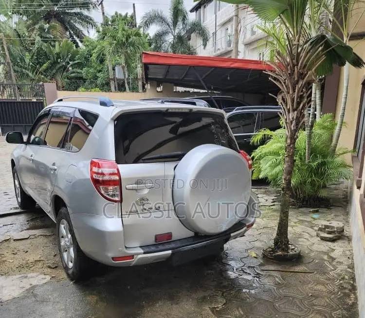 Toyota RAV4 2010 Silver