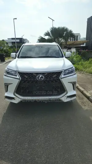 Lexus LX 570 AWD 2020 White