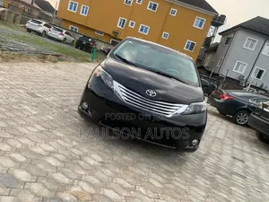 Toyota Sienna SE 8 Passenger 2012 Black