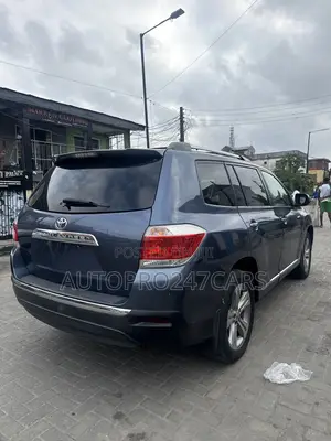 Toyota Highlander Limited 2011 Blue