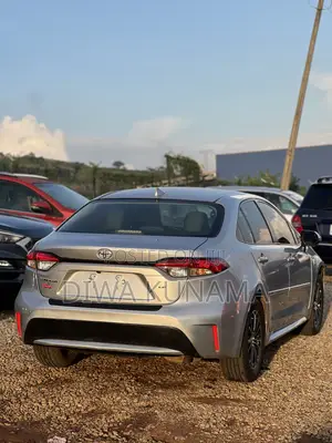 Toyota Corolla LE 2022 Silver