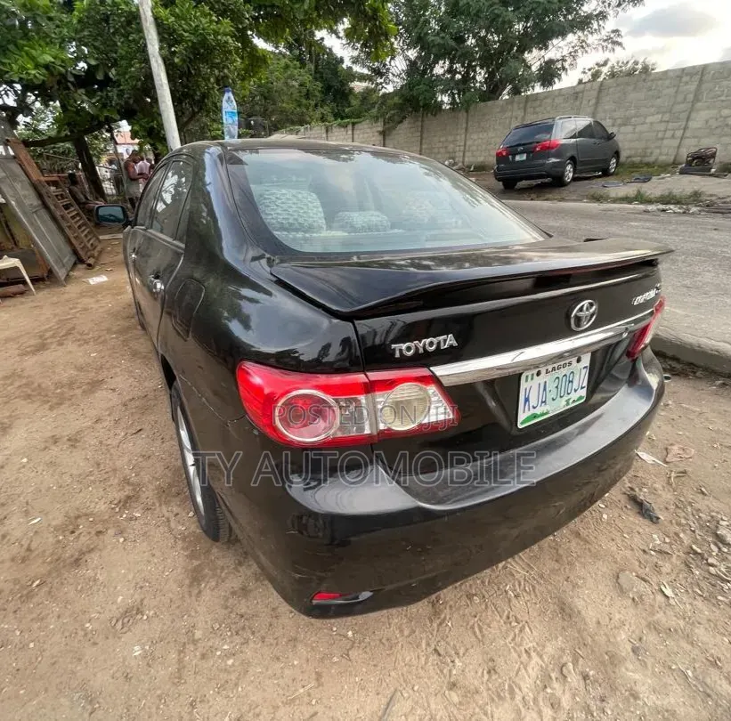 Toyota Corolla 2011 Gray