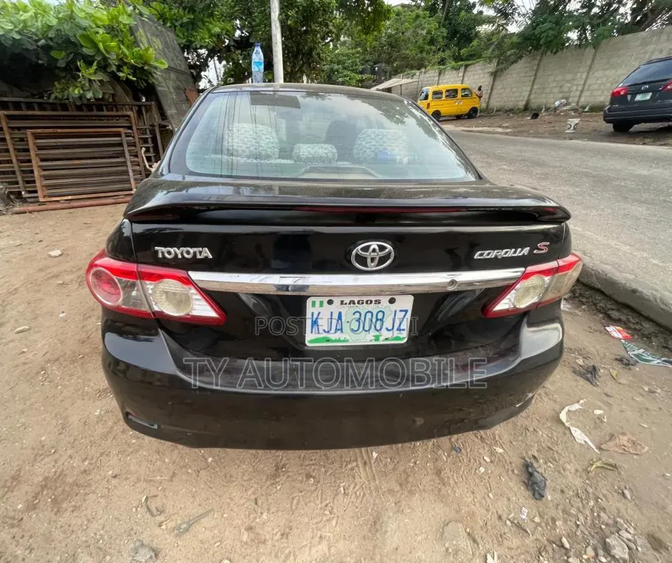 Toyota Corolla 2011 Gray