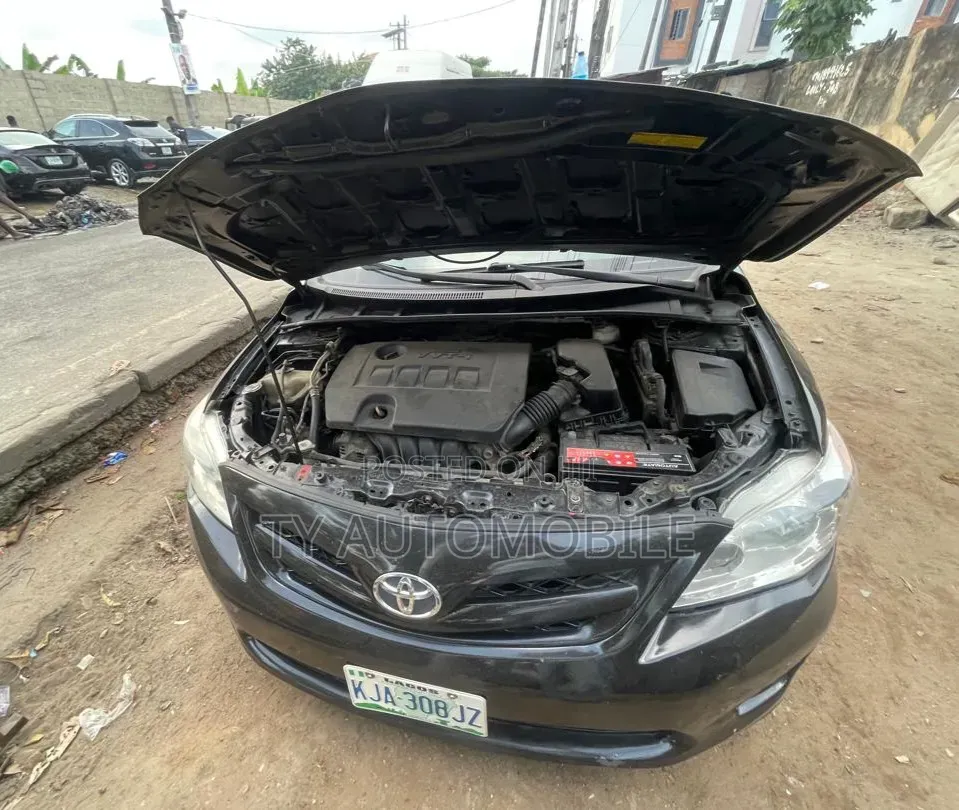 Toyota Corolla 2011 Gray