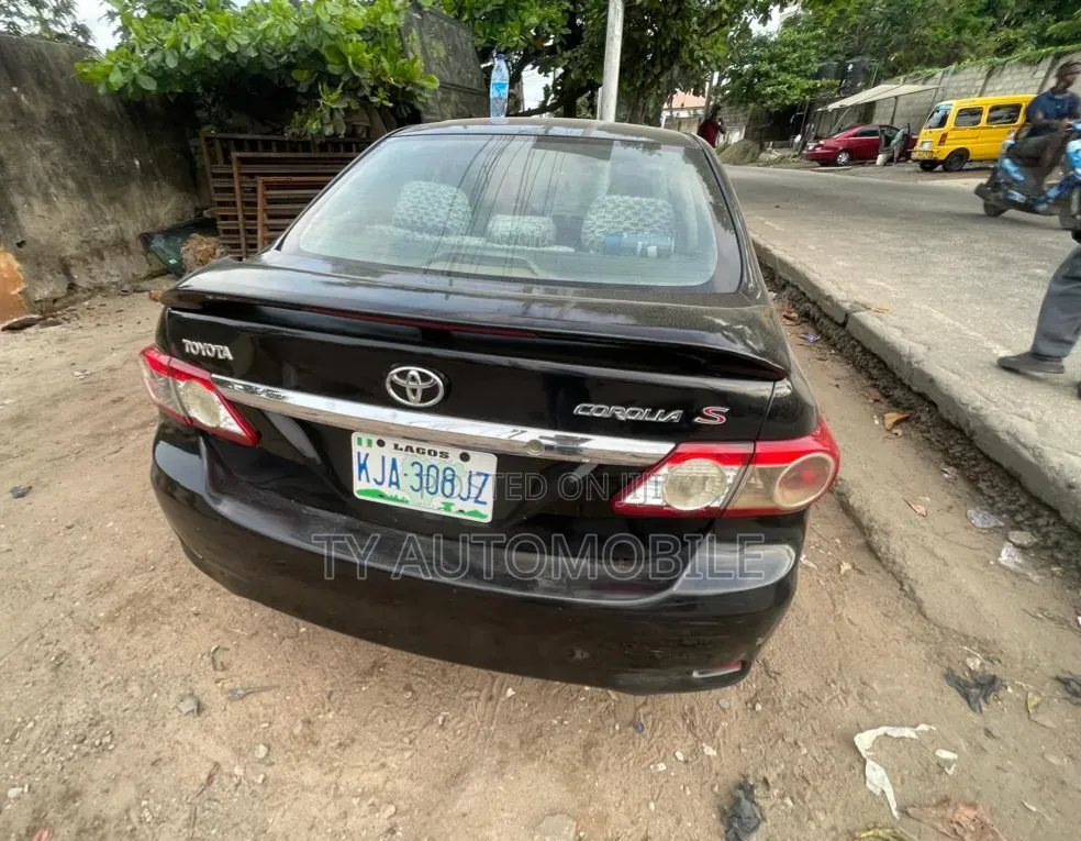 Toyota Corolla 2011 Gray
