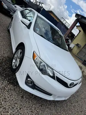Toyota Camry SE 4dr Sedan (2.5L 4cyl 6A) 2014 White