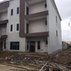 5bdrm Townhouse/Terrace in Winners Court, Gwarinpa for sale