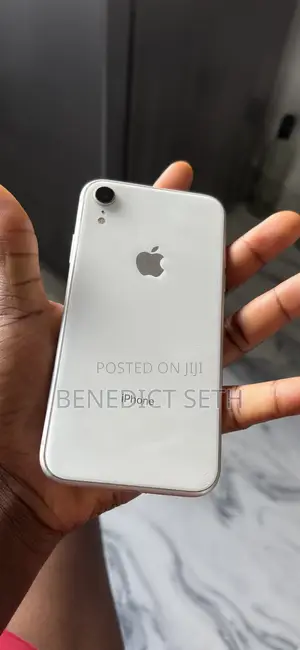 Apple iPhone XR 64 GB White