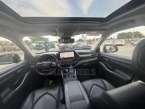 Toyota Highlander XLE AWD 2023 Gray