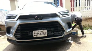 Toyota Highlander XSE AWD 2026 Silver
