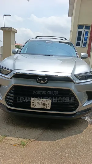 Toyota Highlander XSE AWD 2026 Silver