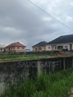 3 Plots Dry at Ijegun Satelite Chemist Bustop