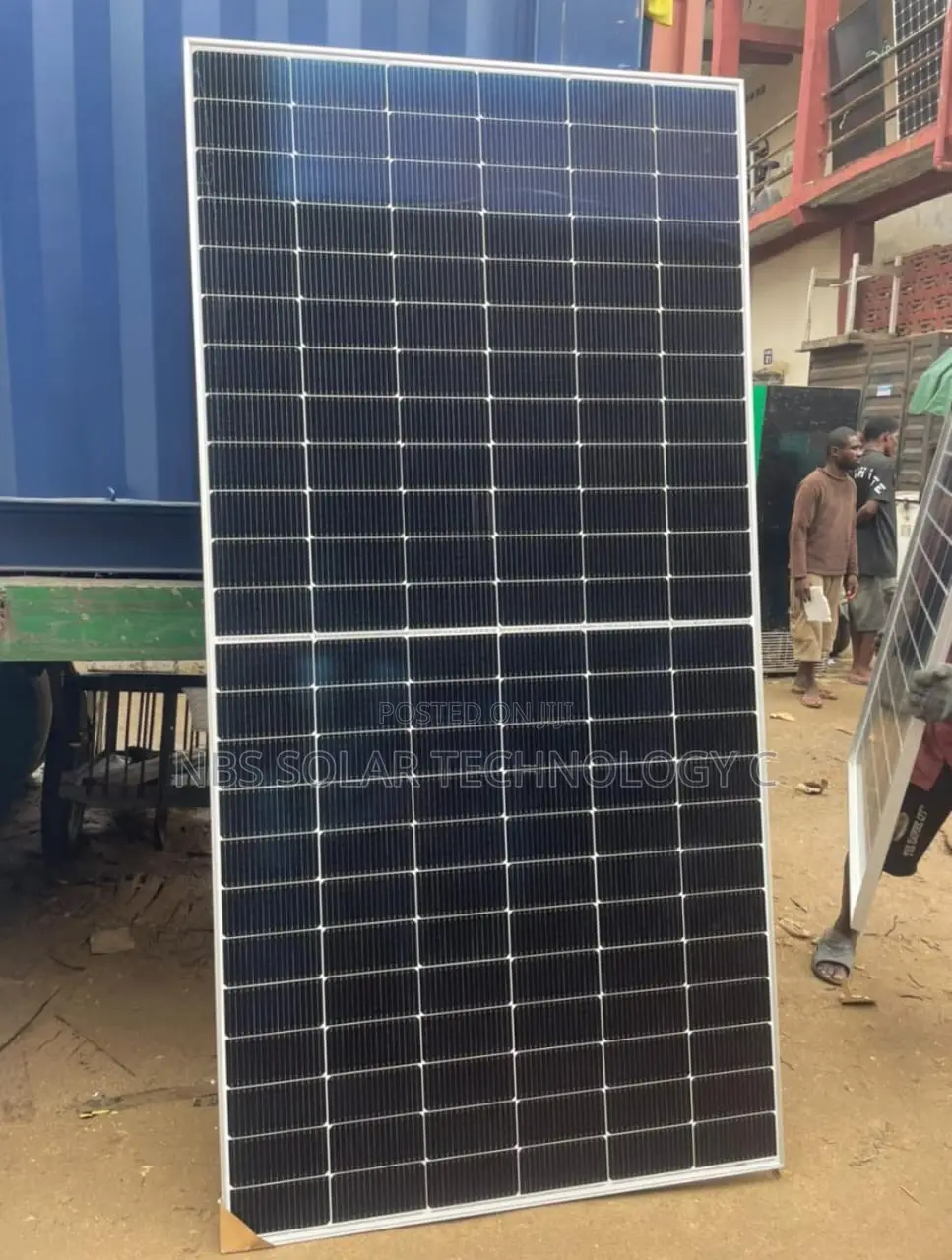 650w Jinko 144cell 16boxbar Half-Cut Solar Panel Available
