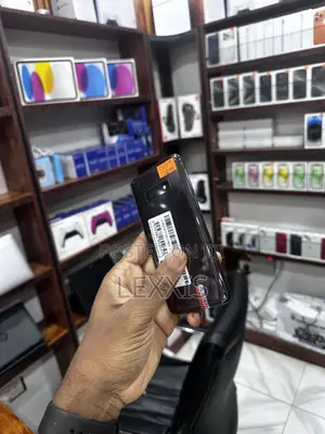 New Samsung Galaxy S10e 128 GB Black