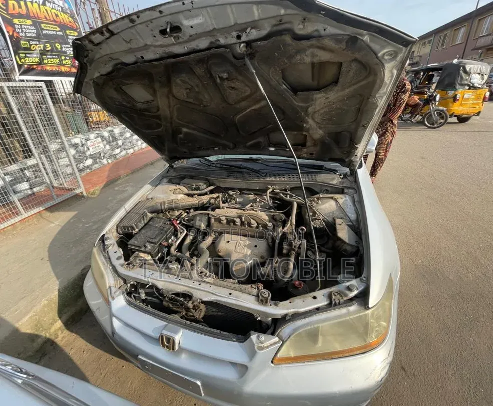 Honda Accord 2005 Silver