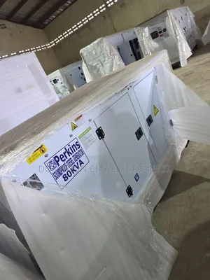 Heavy-Duty 80kva Perkins England Diesel Soundproof Generator 2years Wy