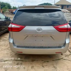 Toyota Sienna LE 7 Passenger Auto Access Seat (3.5L 6cyl 6A) 2016 Gray