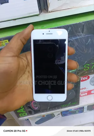 Apple iPhone 7 32 GB Red