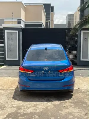 Hyundai Elantra Limited Sedan FWD (2.0L 4cyl 6A) 2017 Blue
