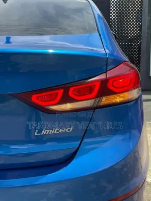 Hyundai Elantra Limited Sedan FWD (2.0L 4cyl 6A) 2017 Blue