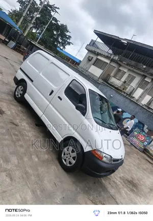 Toyota HiAce 2002 White