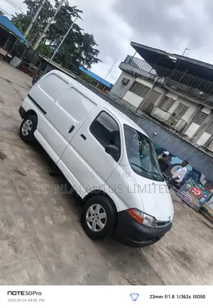 Toyota HiAce 2002 White