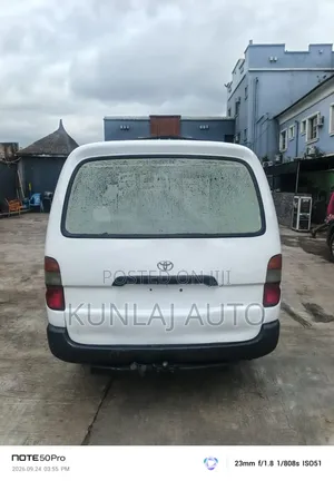 Toyota HiAce 2002 White