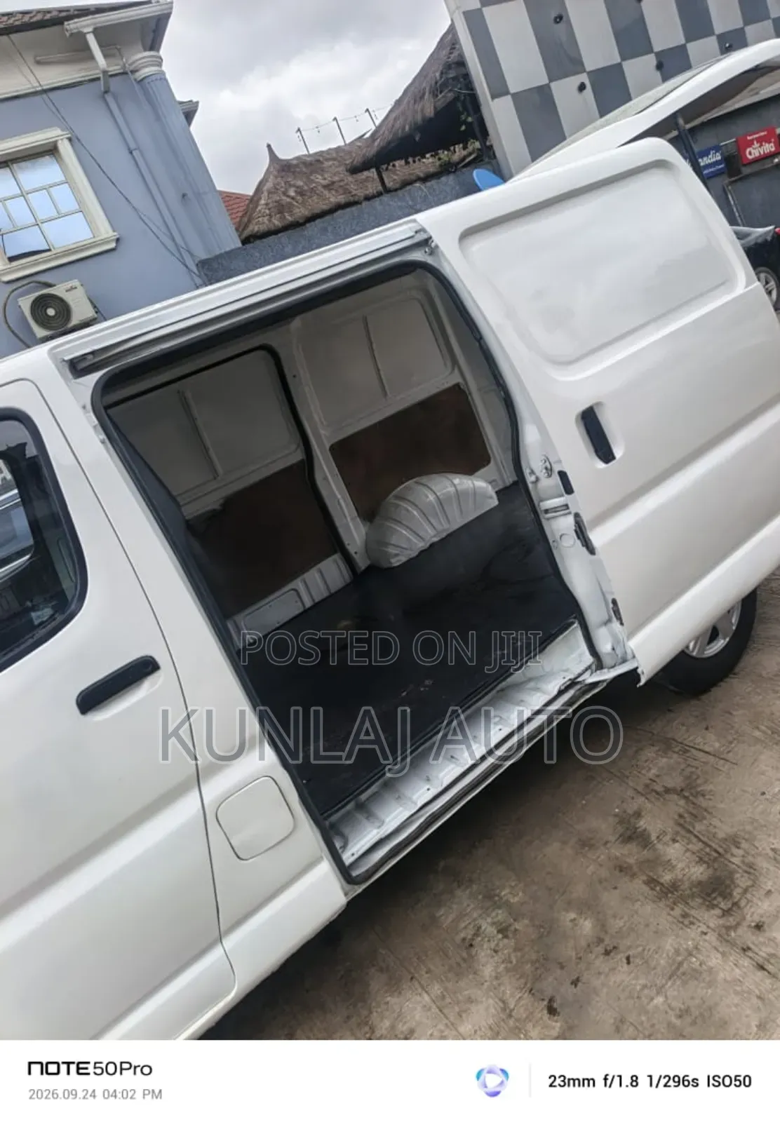 Toyota HiAce 2002 White