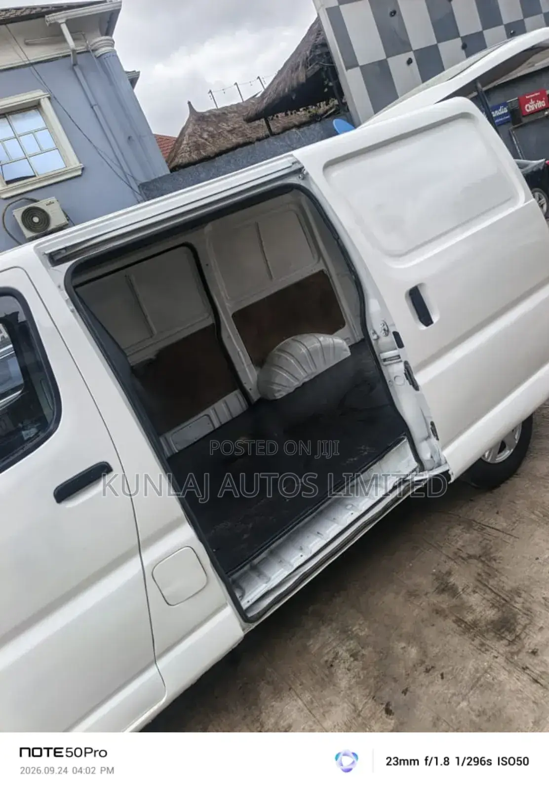 Toyota HiAce 2002 White