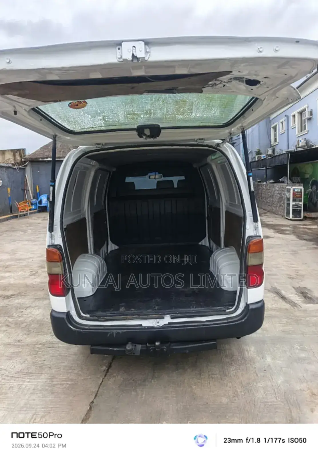 Toyota HiAce 2002 White
