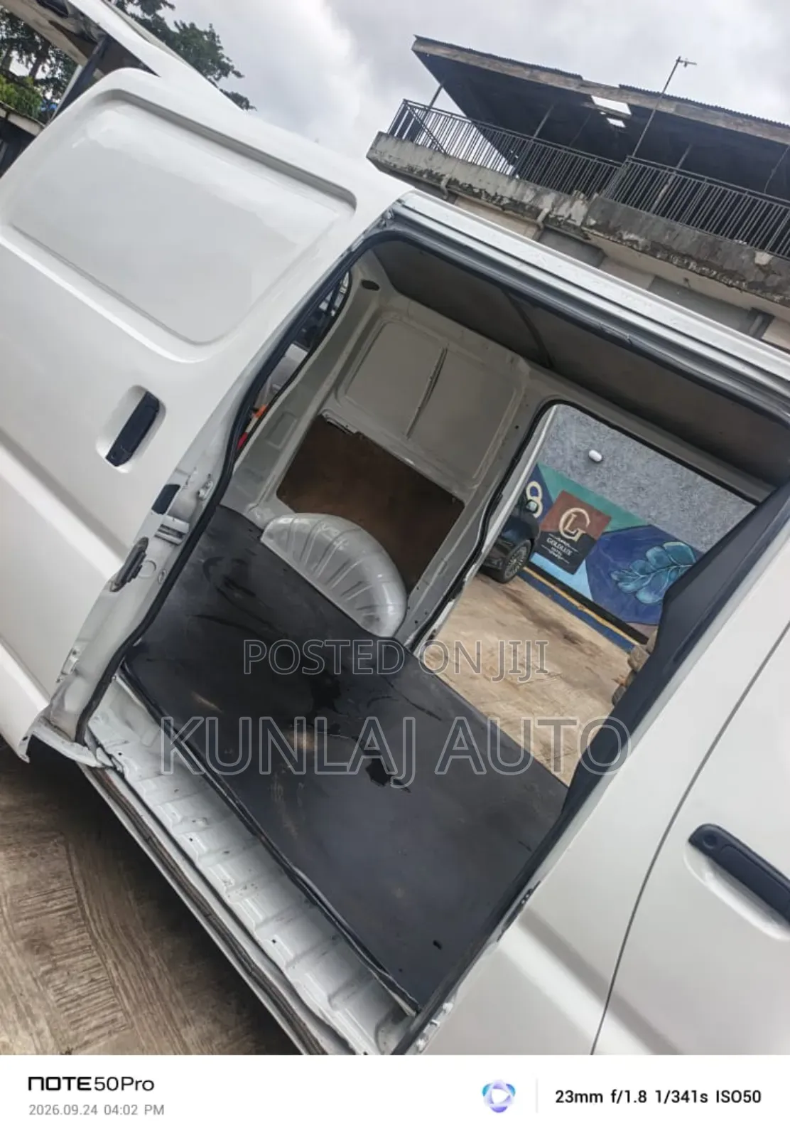 Toyota HiAce 2002 White