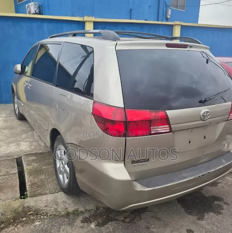 Toyota Sienna 2006 Gold