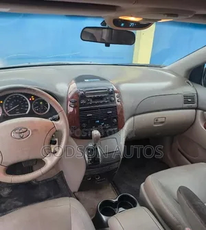 Toyota Sienna 2006 Gold