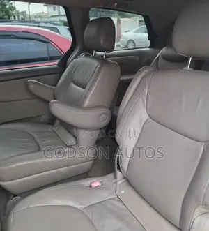 Toyota Sienna 2006 Gold