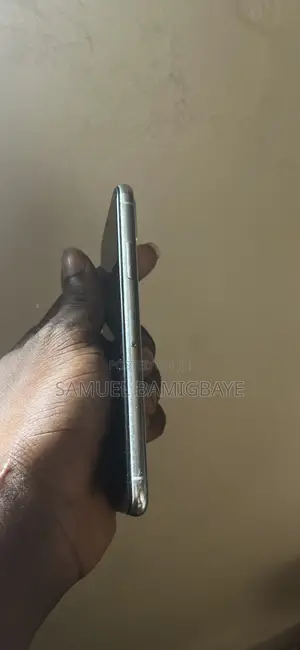 Apple iPhone X 64 GB White