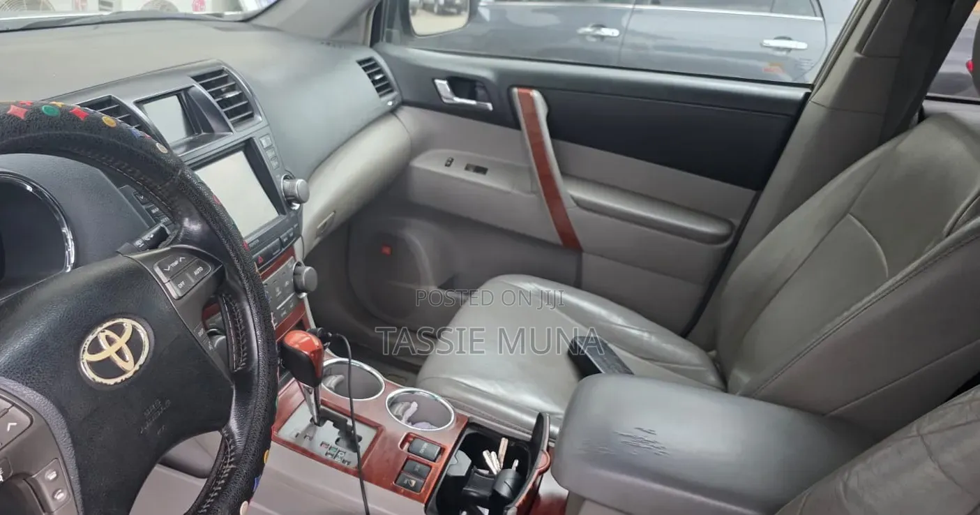 Toyota Highlander Limited 2010 Silver