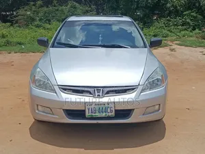 Honda Accord 2005 Silver