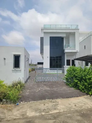 5bdrm House in Royal Garden Estate, Off Lekki-Epe Expressway for sale