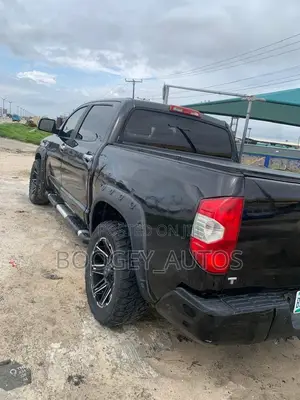 Toyota Tundra 2010 Black