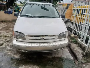Toyota Sienna 2003 White