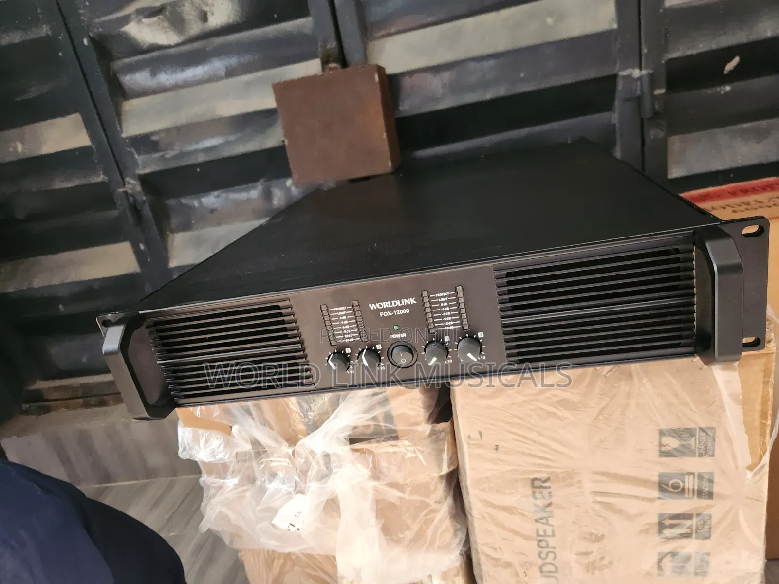 4 Channels Amplifier