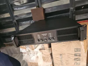 4 Channels Amplifier