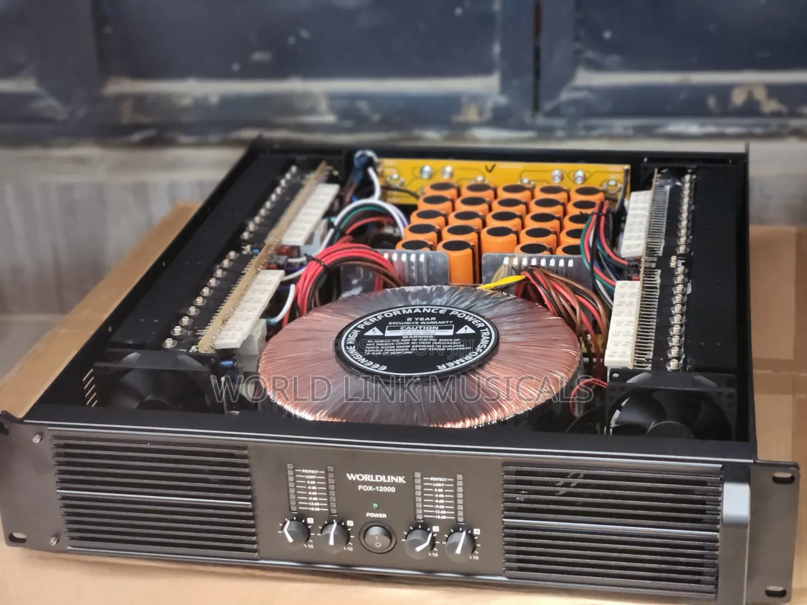 4 Channels Amplifier