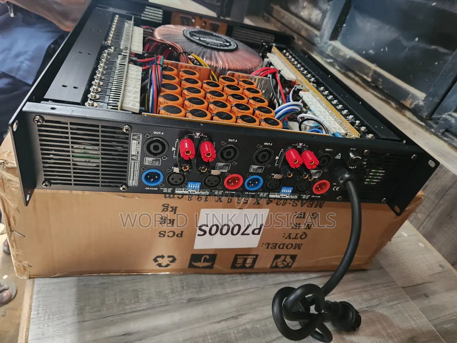 4 Channels Amplifier