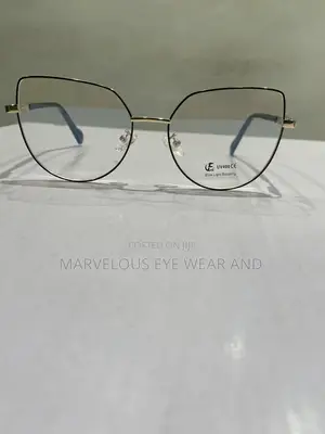 Stylish Blue-Light Blocking Eyeglasses – Lightweight & Fashionable