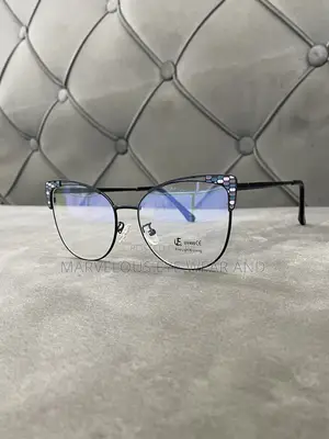 Stylish Blue-Light Blocking Eyeglasses – Lightweight & Fashionable