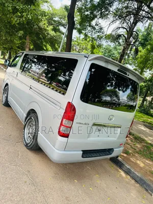 Toyota HiAce 2010 Silver