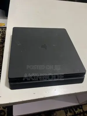 PS 4 Slim Console