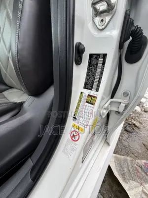 Toyota Camry LE FWD (2.5L 4cyl 8AM) 2018 White