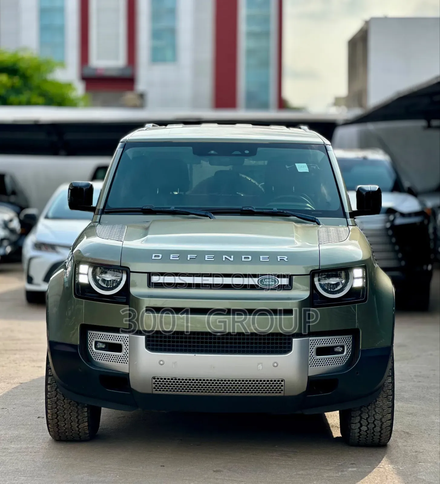 Land Rover Defender 2020 Gold